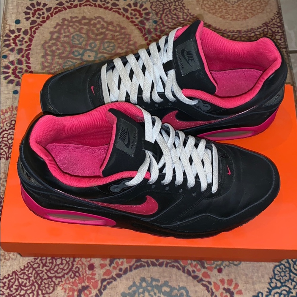 women’s Nike airmax